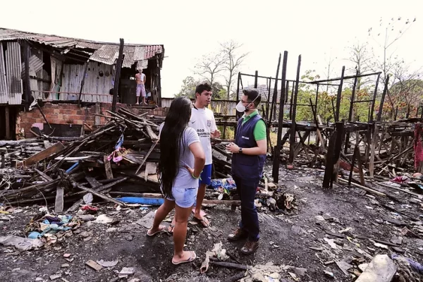 Defensoria identifica demandas de famílias atingidas por incêndio no São Jorge