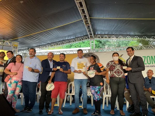 Defensoria participa da entrega de CNH Social