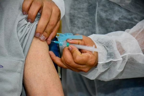 Ação da DPE pede que Governo do AM e Prefeitura de Manaus comprem vacinas para grupos prioritários