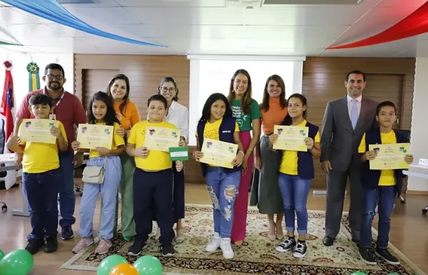 Defensores Mirins leva noções de direitos e deveres a alunos da rede pública de ensino, em Manaus