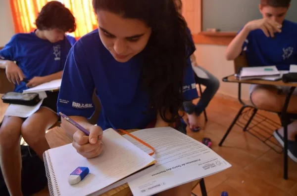 DPE recomenda que Governo proíba retorno às aulas até que profissionais da educação sejam vacinados
