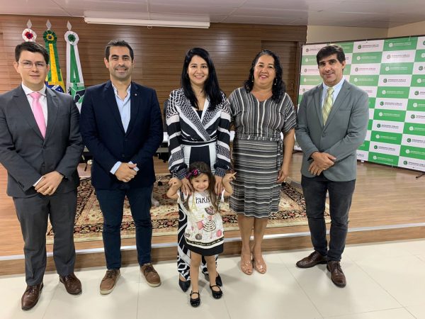 ‘Família Defensoria’ fica mais forte, diz Ricardo Paiva ao dar posse a mais uma servidora