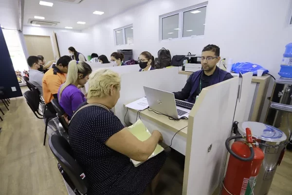 Carreta da Defensoria realiza mutirão de atendimento no Viver Melhor