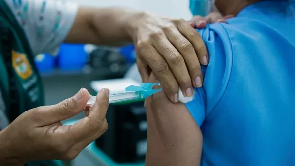 Recomendação requer prioridade na vacinação para trabalhadores da saúde mais vulneráveis à Covid-19