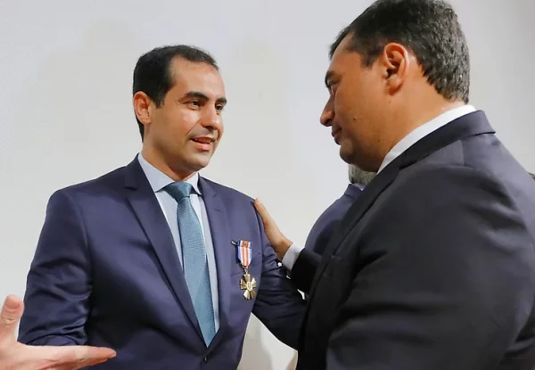 Defensor Geral recebe medalha dos 185 anos da Polícia Militar