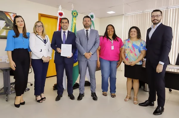 DPE/AM fecha parceria com Associação dos Registradores Civis