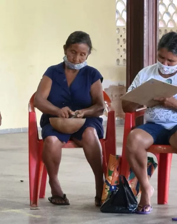 Em roda de çapó, DPE intermedeia acordo entre parteiras indígenas sateré-mawé, ribeirinhas e ONG