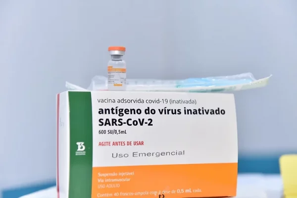 Após pedido de Defensorias e MPs, Justiça impõe ‘vacinação transparente’ em Manaus