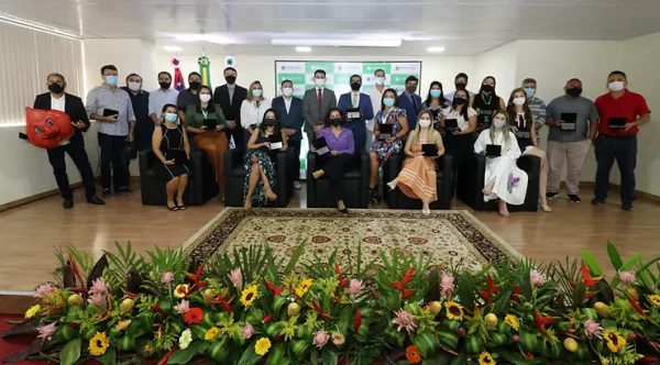 Defensoria encerra homenagens a servidores por tempo de serviço