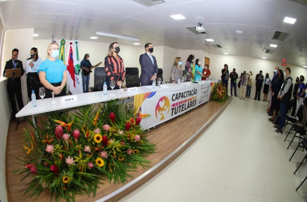 Capacitação de conselheiros tutelares promovida pelo TJAM é realizada no auditório da Defensoria