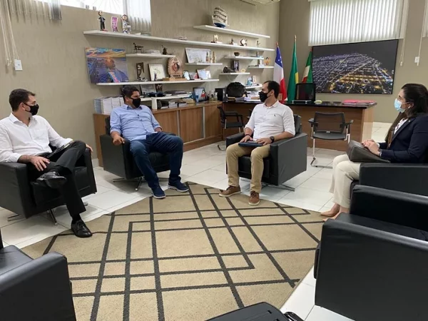 Defensoria apresenta ao prefeito Bi Garcia projeto de unidade própria em Parintins