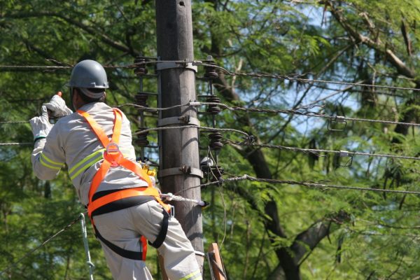 Defensoria apura dano coletivo causado por falhas no fornecimento de energia elétrica em Tefé