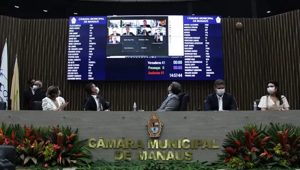 Defensor geral prestigia posse de vereadores e prefeito de Manaus