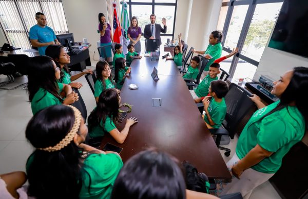 Comunidade indígena visita a sede da DPE-AM em mais uma edição do Defensores Mirins