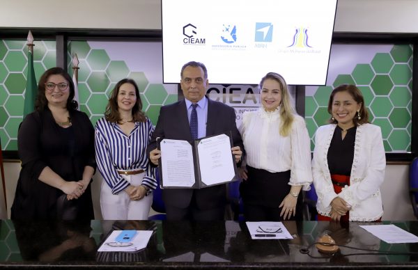 Defensoria firma parceria para combater a violência de gênero no Polo Industrial de Manaus