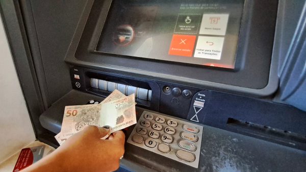 Defensoria expede recomendação para evitar falta de dinheiro nos caixas eletrônicos em Parintins