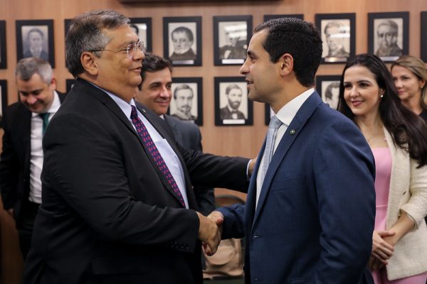 EM ENCONTRO COM DEFENSORES-GERAIS, FLÁVIO DINO SE COLOCA À DISPOSIÇÃO DAS DEFENSORIAS 