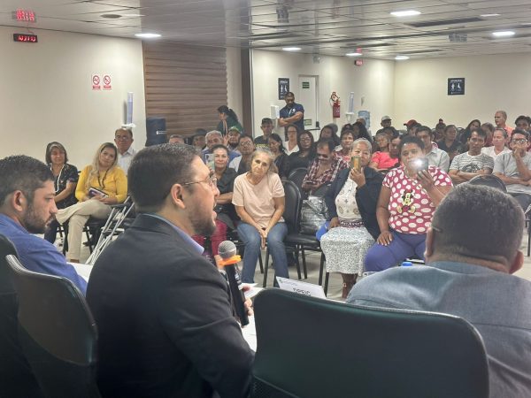 Defensoria realiza audiência para discutir sobre venda produtos de origem animal, em Manaus