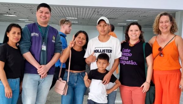 Defensorias do Amazonas e do Paraná promovem reencontro entre mãe e filho indígenas em Foz do Iguaçu