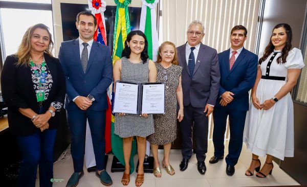 Defensoria empossa servidora aprovada em concurso público