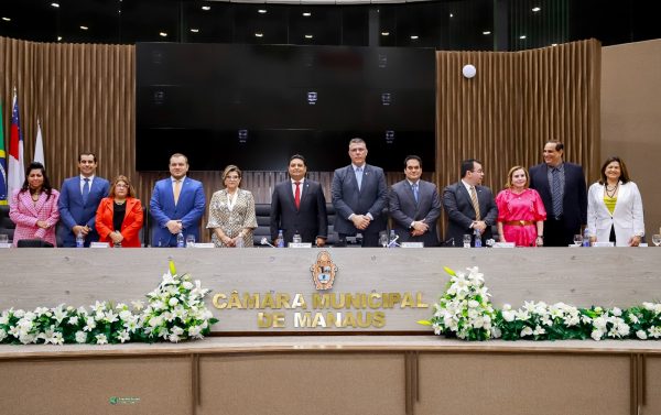 Defensor-geral participa da entrega da Medalha de Ouro Cidade de Manaus à presidente do TJAM
