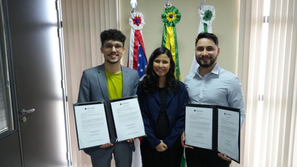 Subdefensora Geral dá posse a dois novos servidores aprovados em concurso público  