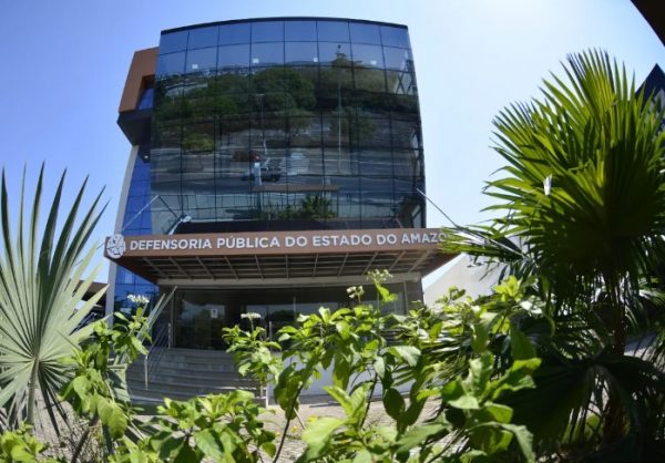 Homem é absolvido no Tribunal do Júri após DPE-AM comprovar negativa de autoria e insuficiência de provas 