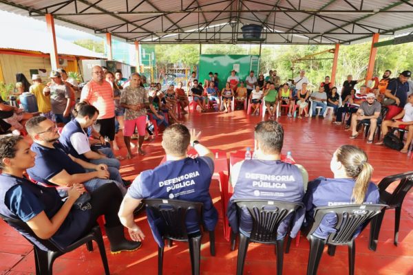 GT dos Flutuantes da DPE-AM realiza primeira visita com moradores e comerciante do Tarumã-Açu 