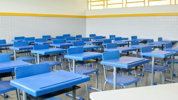 DPE-AM investiga interrupção do transporte escolar para alunos da zona rural de Careiro Castanho