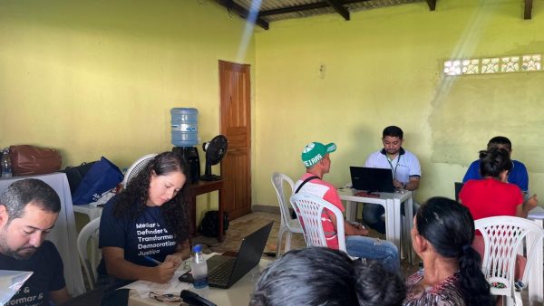 Polo do Baixo Amazonas e Amazonas Energia realizam atendimentos na Vila Amazônia, em Parintins