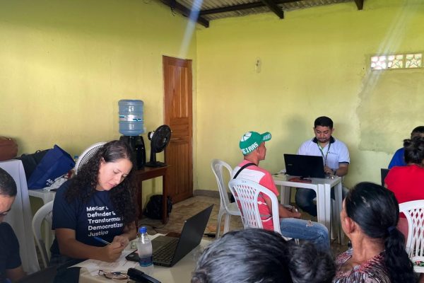 Polo do Baixo Amazonas e Amazonas Energia realizam atendimentos na Vila Amazônia, em Parintins