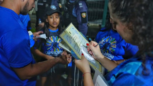 DPE-AM auxilia nas autorizações para entrada de crianças e adolescentes no Festival de Parintins