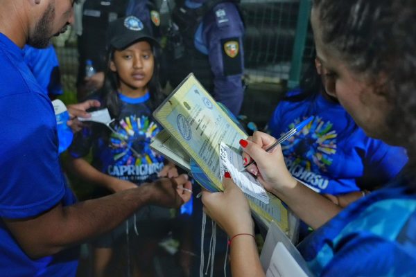 DPE-AM auxilia nas autorizações para entrada de crianças e adolescentes no Festival de Parintins