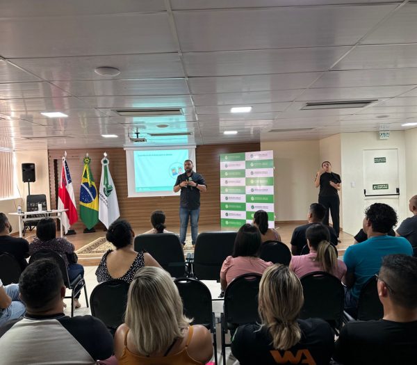 DPE-AM garante acessibilidade a assistidos surdos durante oficina sobre convivência familiar