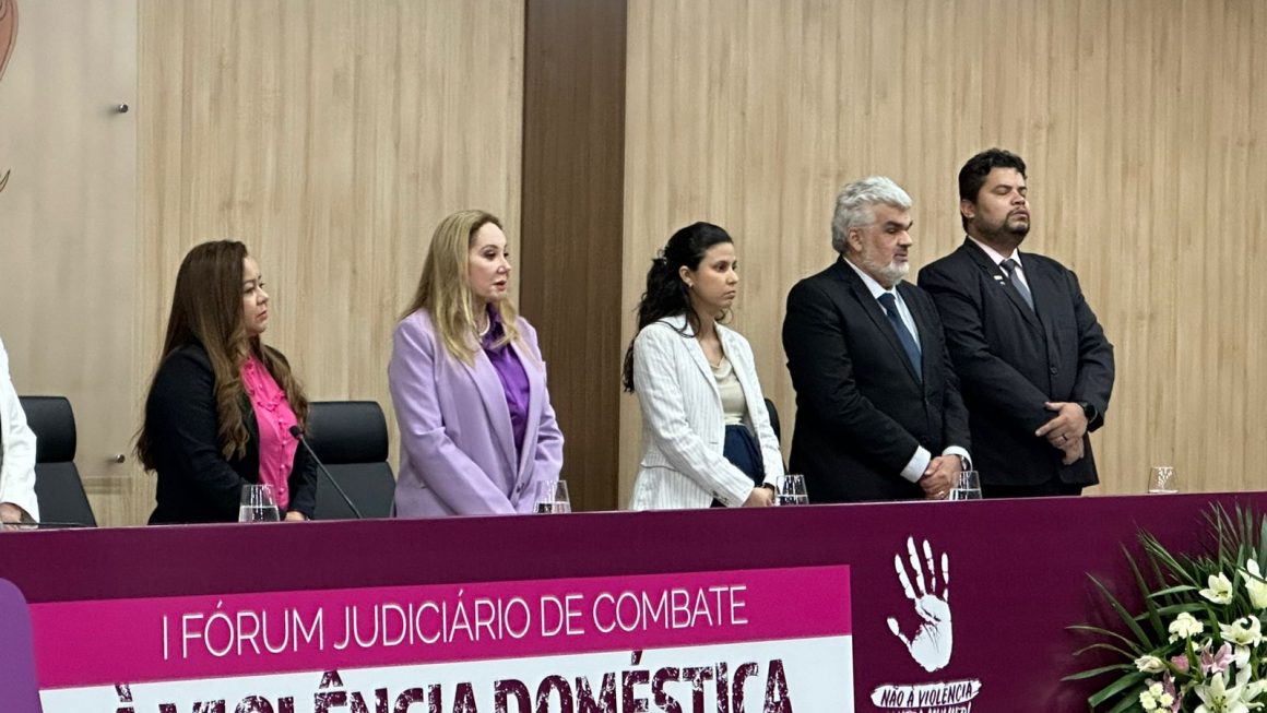 DPE-AM participa do I Fórum Judiciário de Combate à Violência Doméstica, promovido pelo TJAM