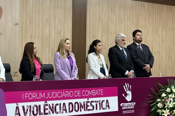 DPE-AM participa do I Fórum Judiciário de Combate à Violência Doméstica, promovido pelo TJAM