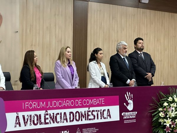 DPE-AM participa do I Fórum Judiciário de Combate à Violência Doméstica, promovido pelo TJAM