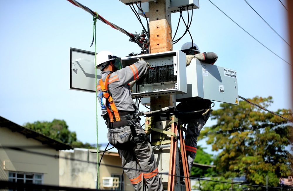 Atendendo ação da DPE-AM, Justiça Federal volta a suspender instalação de ‘medidores aéreos’