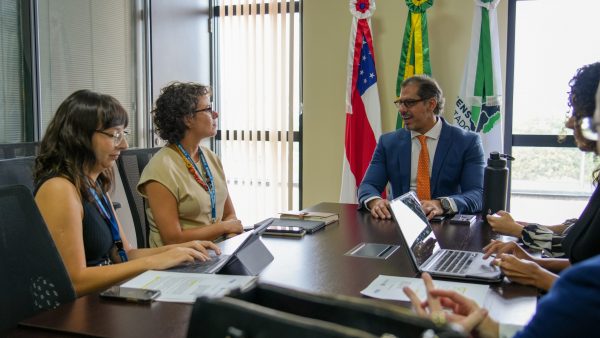 DPE-AM e ACNUR firmam parceria para apoio a refugiados e pessoas em necessidade de proteção