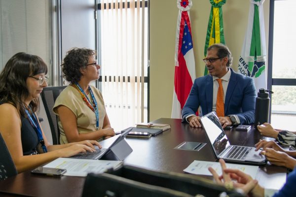 DPE-AM e ACNUR firmam parceria para apoio a refugiados e pessoas em necessidade de proteção