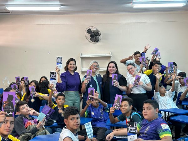 DPE-AM realiza atividades com alunos sobre prevenção e combate à violência contra as mulheres
