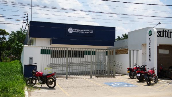 Filhos reencontram mãe indígena em Foz do Iguaçu após atuação da DPE-AM e DPE-PR