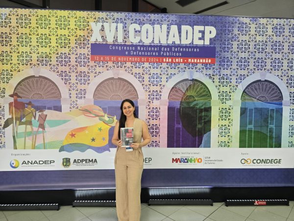 Livro de defensora do Amazonas sobre dupla residência pós-divórcio é destaque em congresso nacional