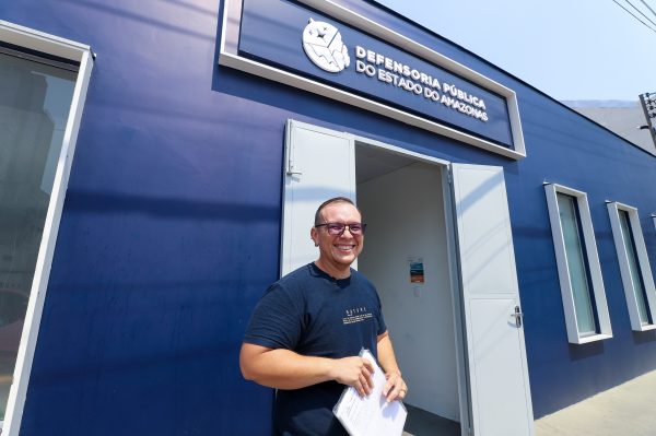 Com apoio da Defensoria do Amazonas, homem trans consegue realizar mastectomia que havia sido negada por plano de saúde