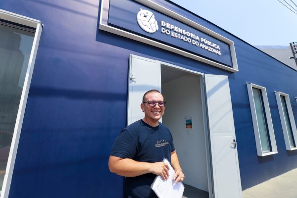 Com apoio da Defensoria do Amazonas, homem trans consegue realizar mastectomia que havia sido negada por plano de saúde