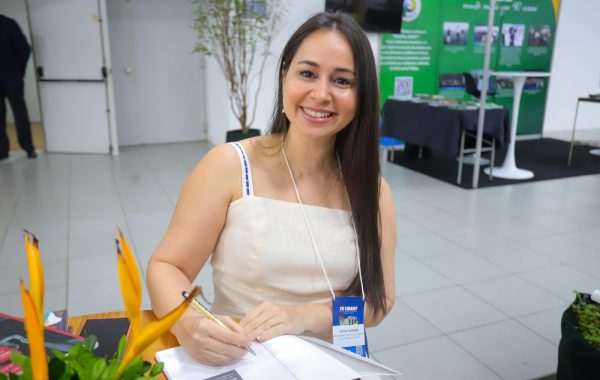 Defensora pública Petra Sofia lança livro e discute a dupla residência no IASP