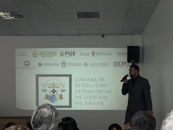 Reunião sobre avanços e estratégias para a desjudicialização de demandas da saúde