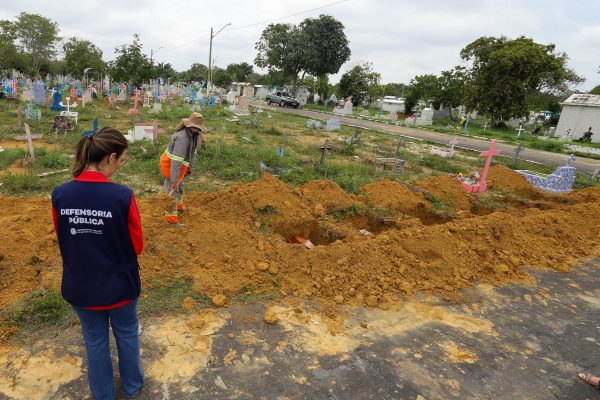 Defensoria do Amazonas viabiliza o sepultamento de 17 fetos armazenados  em maternidade pública de Manaus