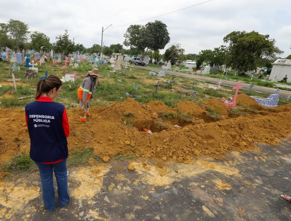 Defensoria do Amazonas viabiliza o sepultamento de 17 fetos armazenados  em maternidade pública de Manaus