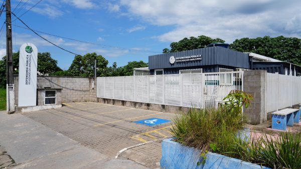 Em Coari, DPE garante profissional de apoio escolar a aluno da rede estadual com Síndrome de Down